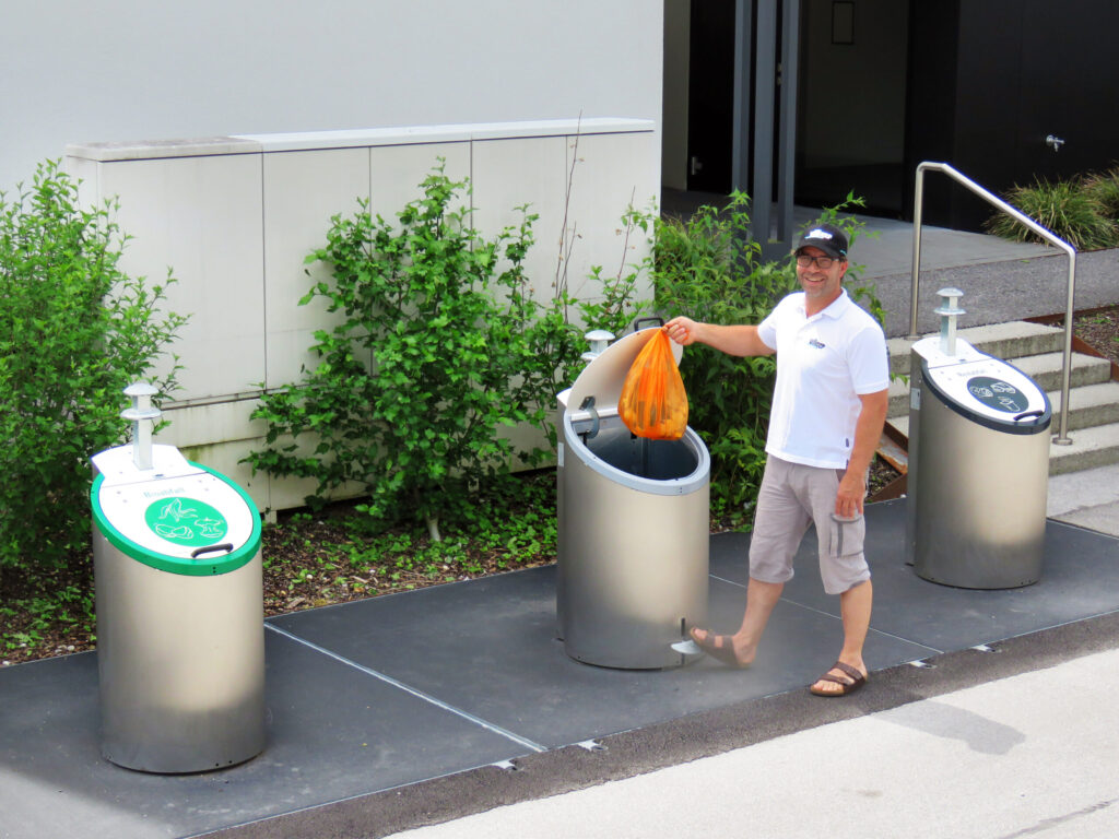 Baléro Einwurfsäule – Villiger Entsorgungssysteme AG