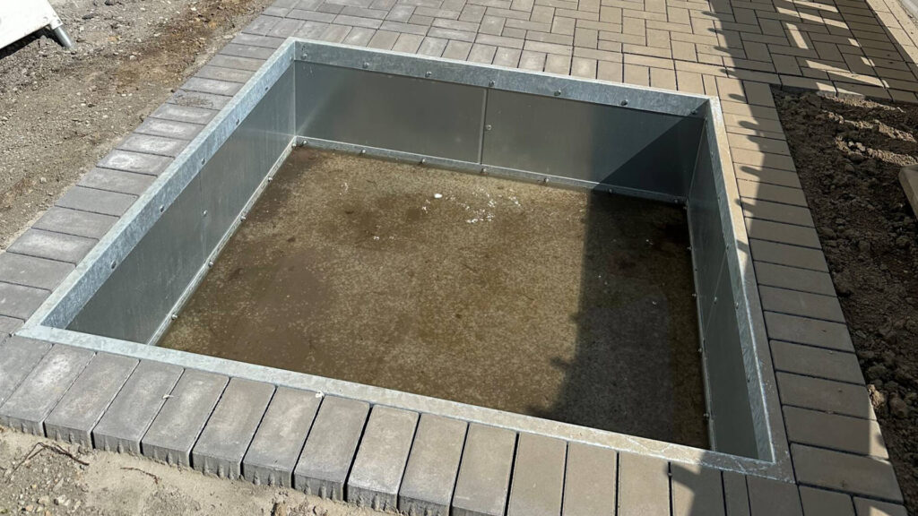 Einbuchtung des Sub-Maxi-Containers im Boden