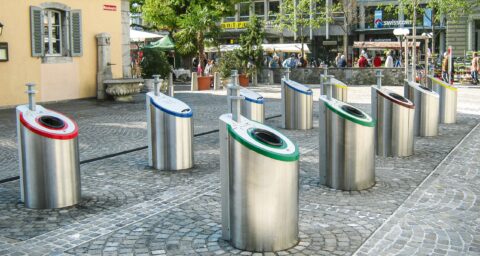 Balero-Säule, keine Beistellungen, belebtes Gebiet